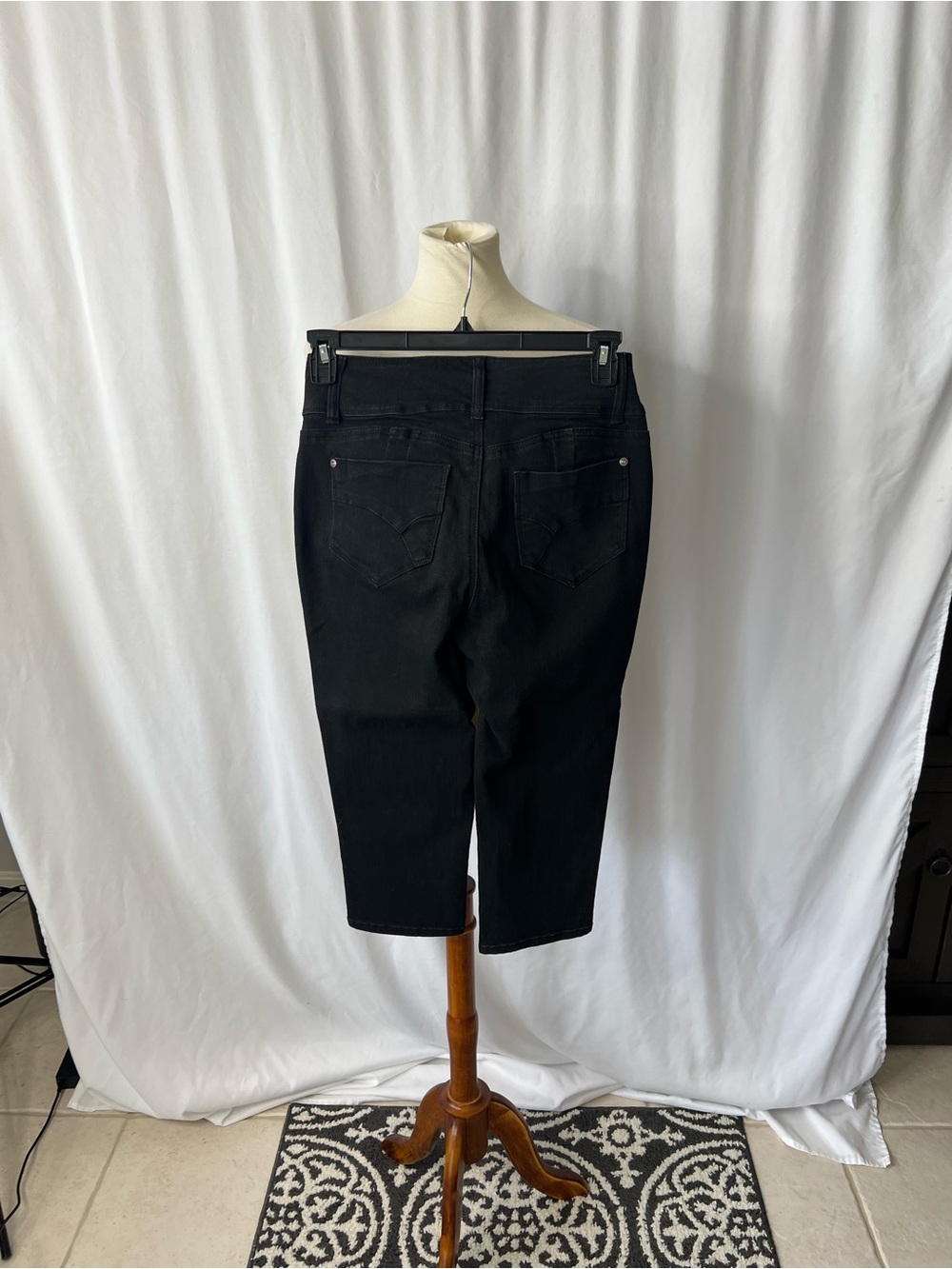 VENUS Black Denim Capri Jeans – Women’s Size 6 – Stretch Cropped Pants - Picture 4 of 10
